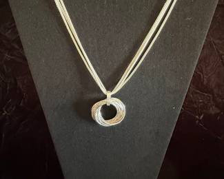 Interlocking Circles Pendant Necklace