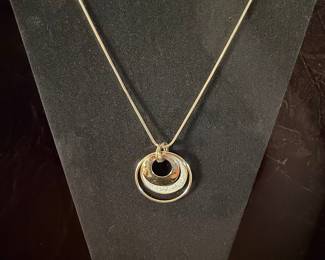 Interlocking Circles Pendant Necklace