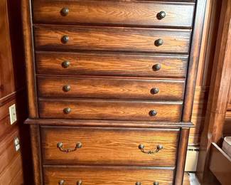 Traditional 5-Drawer Chest