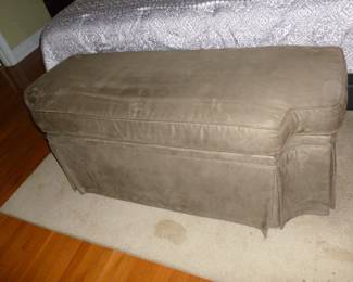 end of bed storage/seat..needs cleaning