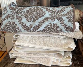 Damask Pattern Bath Towels and Bath Mats