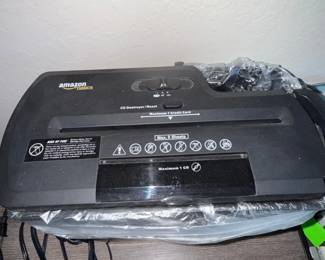 AmazonBasics Sheet CrossCut Paper and CD Shredder