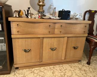 Blonde MCM buffet