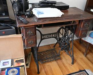 Singer Sewing Metal Table 