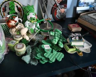 Darn it.... miss St. Patrick day.  St. Patrick home decor