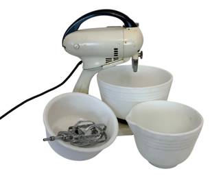 1005 - Hamilton Beach Mixer w/ Bowls - 9 x 12 x 14 (Description): Used as is electric/electronic/mechanical  item. No guarantee all components, untested.