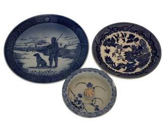 1029 - 3 Blue/White Items