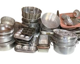 887 - Lot of Assorted Pots & Pans