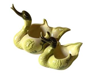 469 - 2 Vintage Hull Pottery Swans - 10 x 9 x 9 (Description): As Is/Cracked