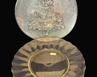 801 - 2 Glass Platters - 13.5", 14.5" Round