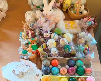 3090 - Lot of Assorted Easter Decorations