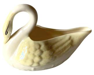 472 - Belleek Swan - 4 x 3 x 3.5