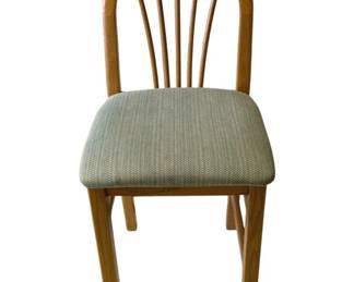 440 - Chair - 42 x 17 x 18
