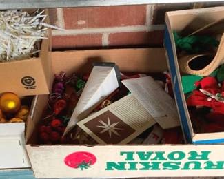 3033 - Lot of Assorted Christmas Decor