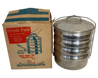 1012 - Regal Ware Picnic Pack w/ Box - 12 x 11