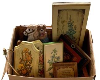 970 - Box of Vintage Wall Hangings