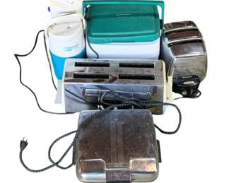 910 - Lot of Assorted Small Appliances & More (Description): Used as is electric/electronic/mechanical  item. No guarantee all components, untested.