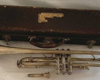 558 - Antique Trumpet w/ Case - 22" Long (Description): Used as is electric/electronic/mechanical  item. No guarantee all components, untested.