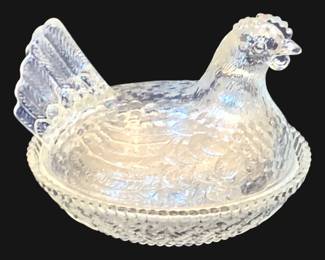 682 - Glass Hen on Nest - 5 x 4 x 4