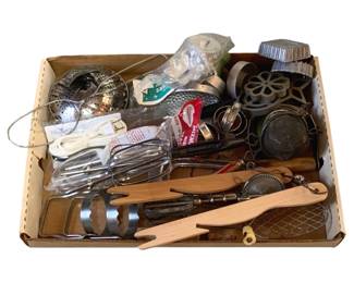 877 - Tray Lot of Assorted Items