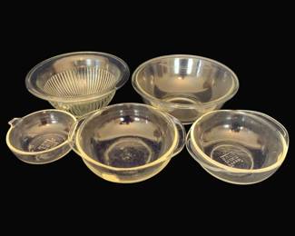 840 - 5 Pyrex Bowls