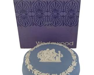566 - Wedgwood Box w/ Lid - 5"