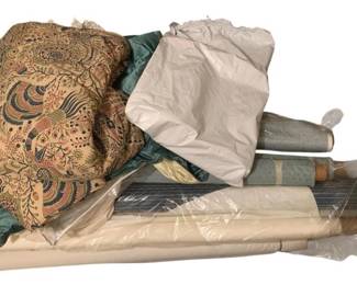 3120 - Lot of Assorted Linens & Fabric