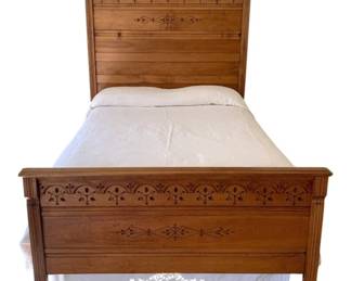 2015 - Oak Full Size Spoon Carved Bed w/ Bedding (Description): 59 x 87 x 52