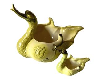 468 - 2 Vintage Hull Pottery Swans - 10 x 9 x 9