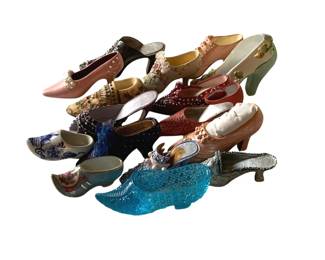 174 - Lot of Decorative Shoe Figures