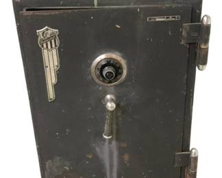3138 - Vintage Protection Safe - 20 x 20 x 32 (Description): Fire Classification C