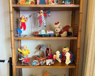 Puppets, assorted newer and vintage toys