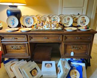Hummel plates in consecutive order.  With boxes.