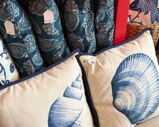 Outdoor or indoor accent pillows