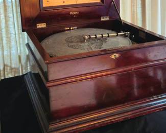 1890s polyphon double comb music box with six metal disks. Working.