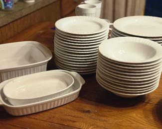 Corning dinnerware set 