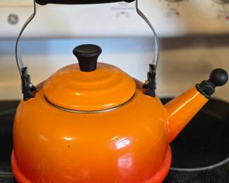 Le Creuset tea pot