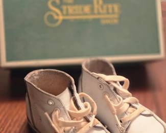Vintage Stride Rite baby shoes with box 