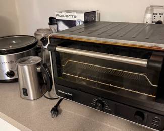 So many kitchen goods they all would not fit in the kitchen