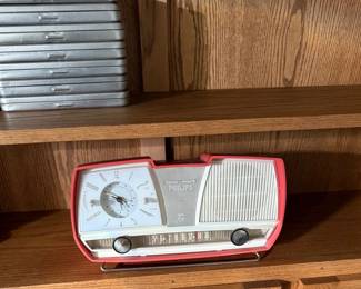 Yes we have vintage radios