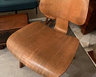 Mid-Century Modern Eames for Herman Miller LCW chair.
