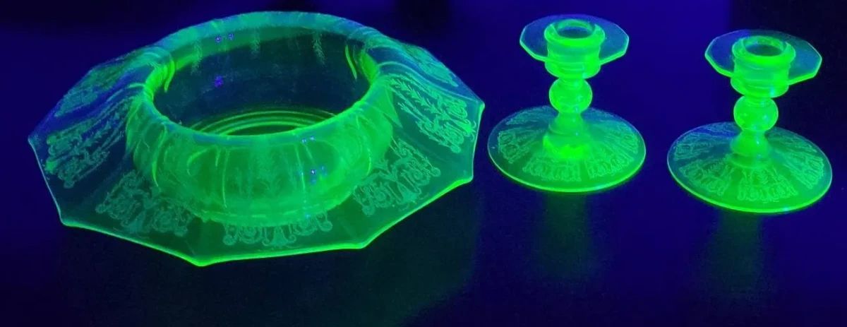 001 CAMBRIDGE Uranium Glass Console Set