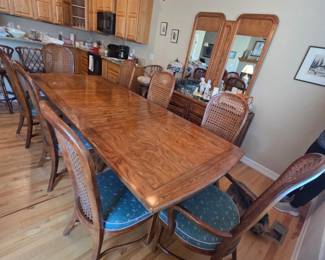 Diningroom Table  8 Chairs