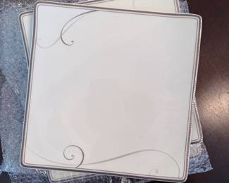 4 Piece plate set Best offer