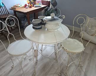 Ice cream parlor table & 3 chairs