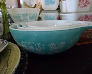 Pyrex 'Amish Butterprint Cinderella' set of 4