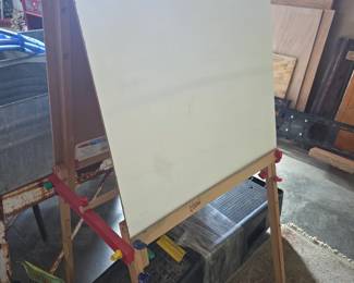 Melissa & Doug easel