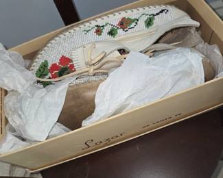 Vtg Mid Century Native American Moccasins
