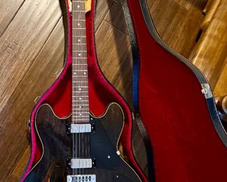 This item is a vintage 1970s Gibson ES-325 hollowbody electric guitar, featuring a rare walnut finish and a unique electronics layout on a single plastic plate.  Model: Gibson ES-325TD (Double Pickup). Era: Produced between 1972 and 1979. Key Features: Equipped with mini-humbucking pickups, similar to those used on the Firebird. Design: Semi-hollow construction with a slim neck profile.