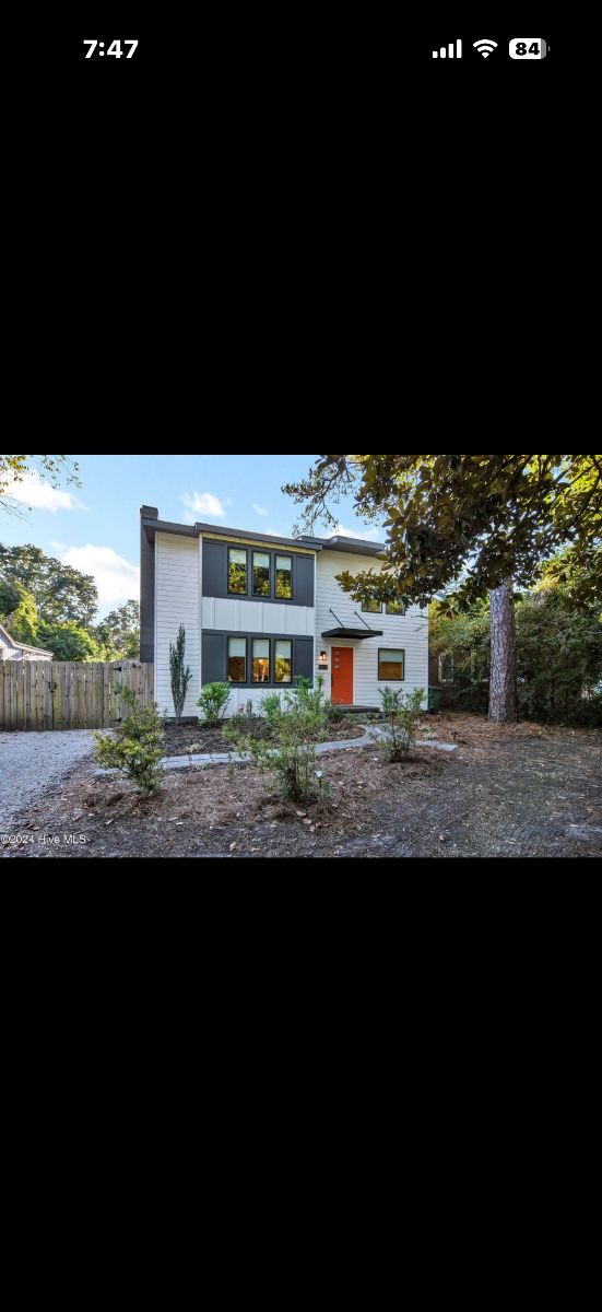 Five bedroom estate sale plus shed in the back with shed fitted with home gym.